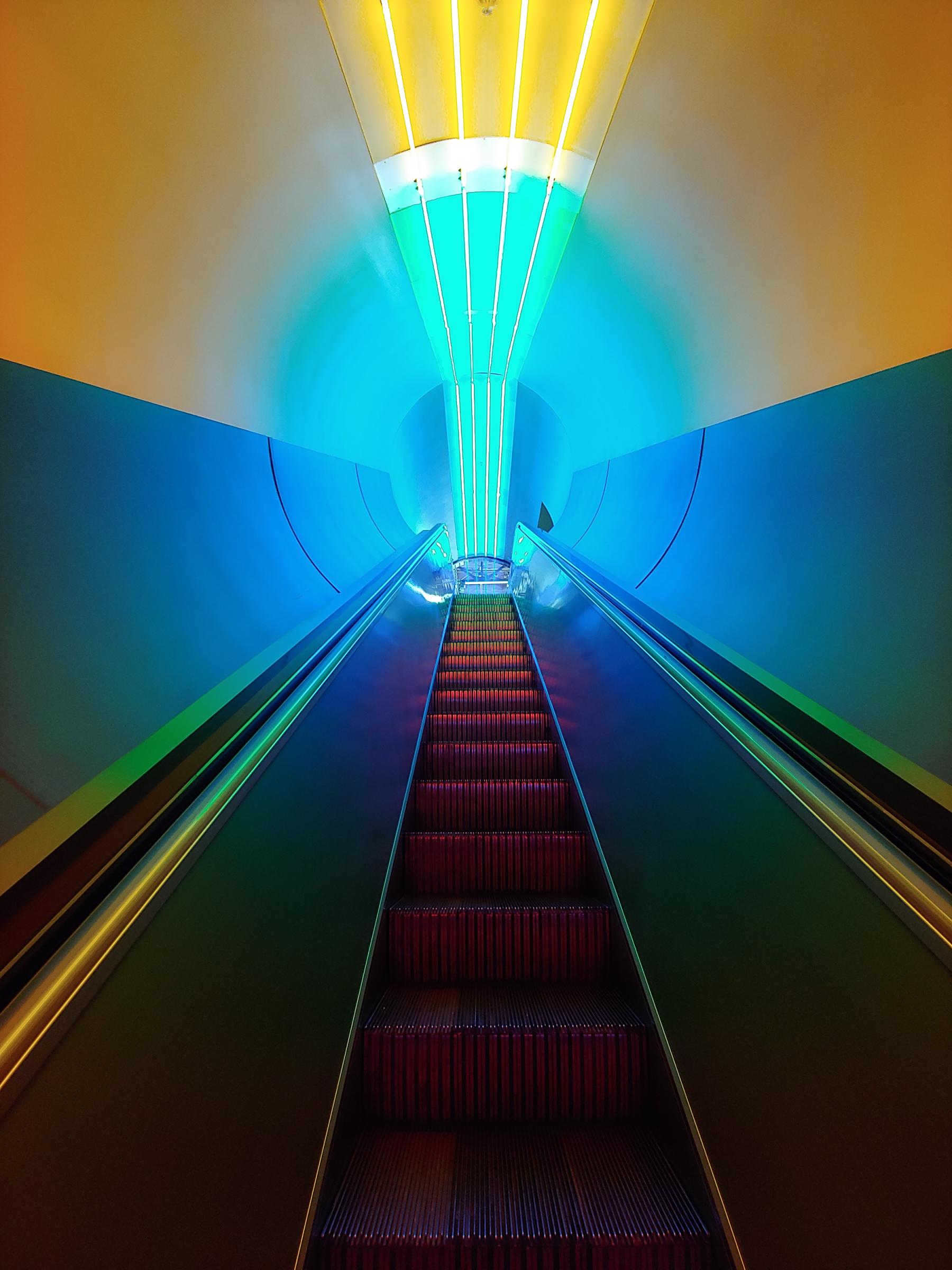 Rainbow escalator Misci.