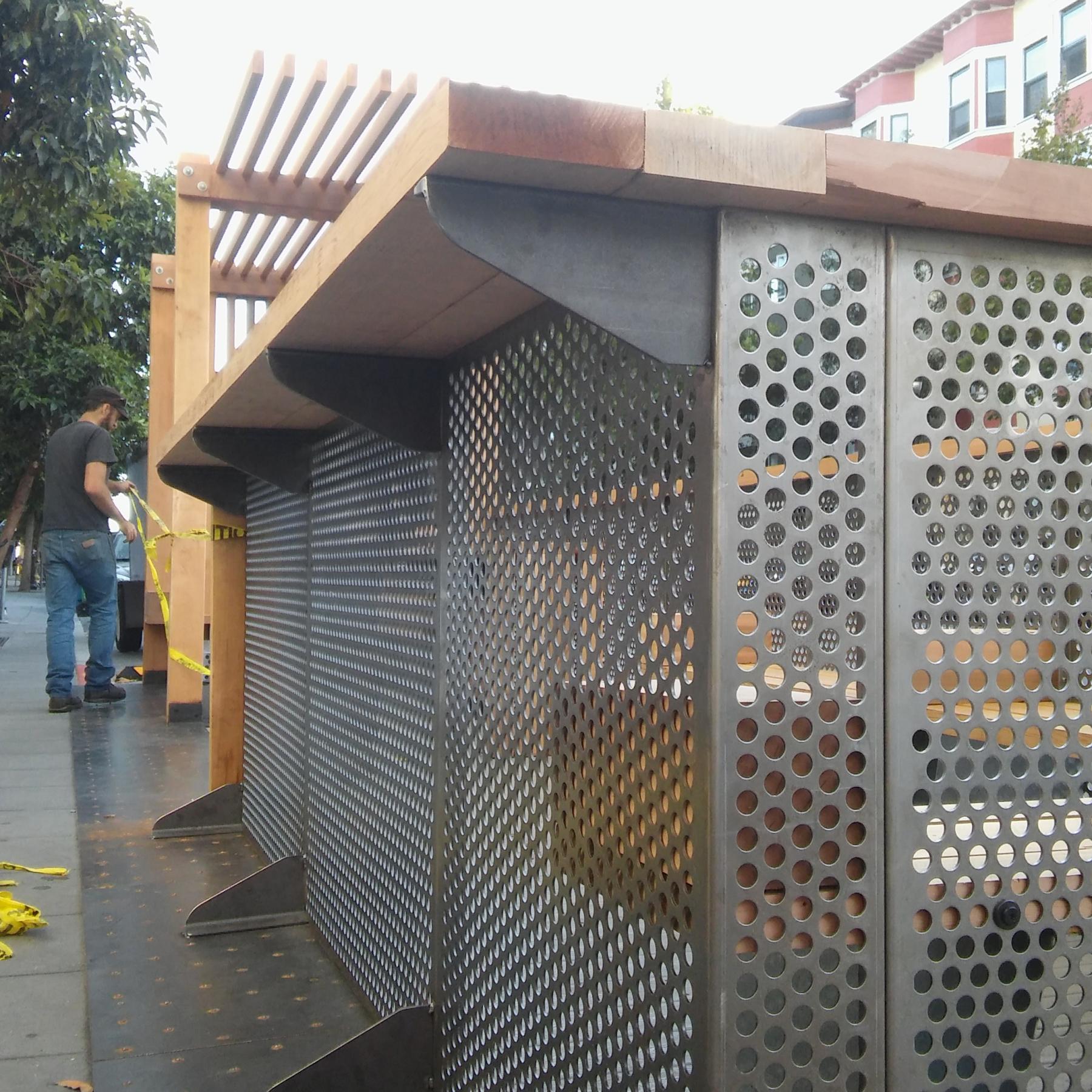 Parklet build side fore low.