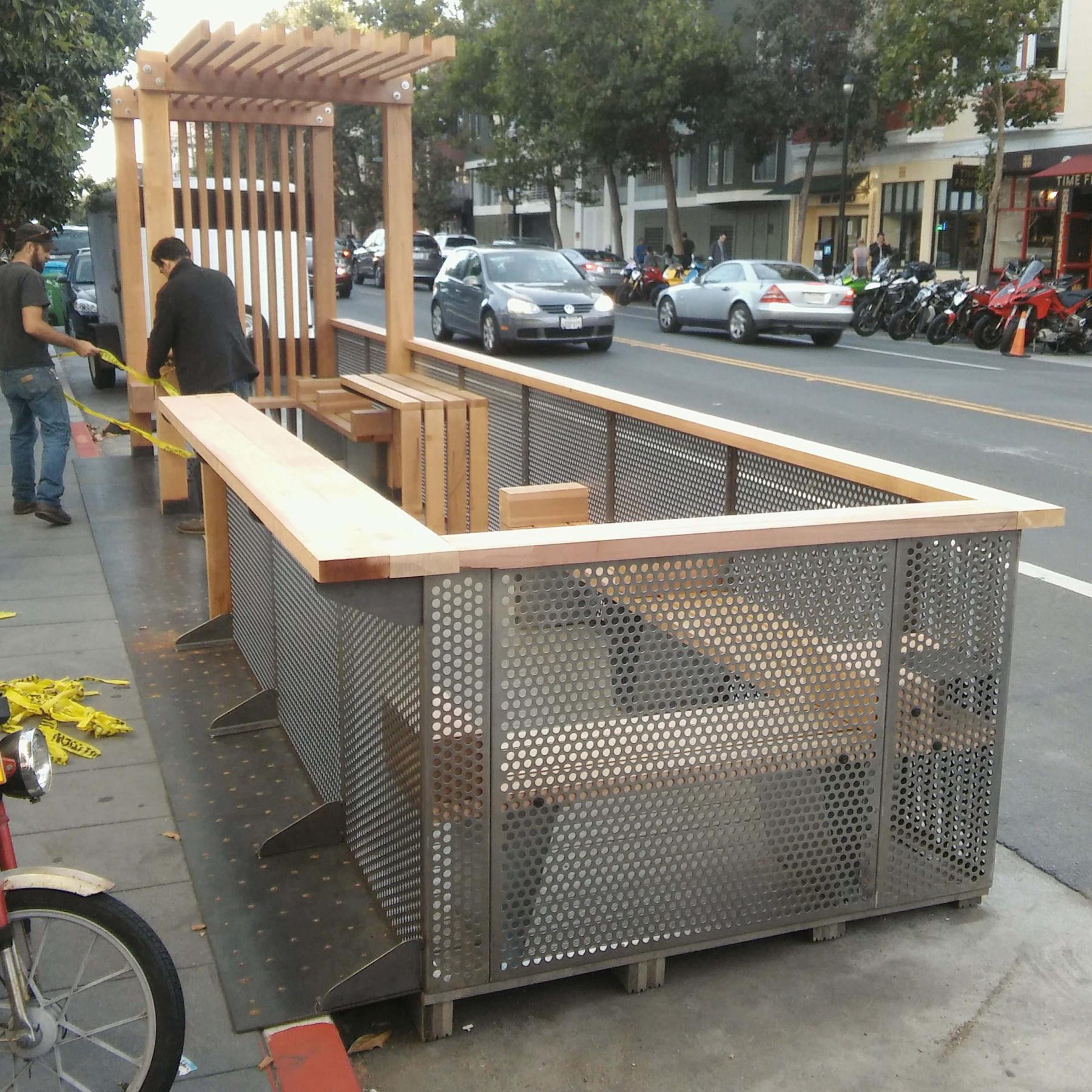 Parklet build side fore.
